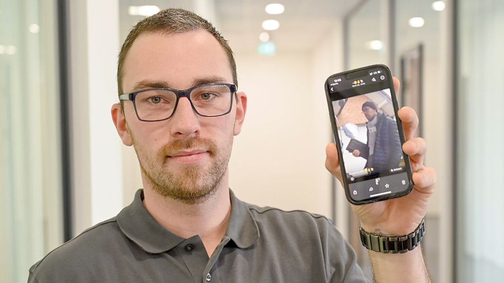 Falscher Verdacht: Lucas Blöbaum zeigt das Foto von sich, das zigfach geteilt wurde. Foto: Hermes