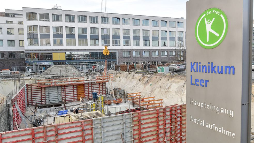 Derzeit wird an der Augustenstraße ein neues Gebäude für das Klinikum Leer gebaut. Foto: Ortgies