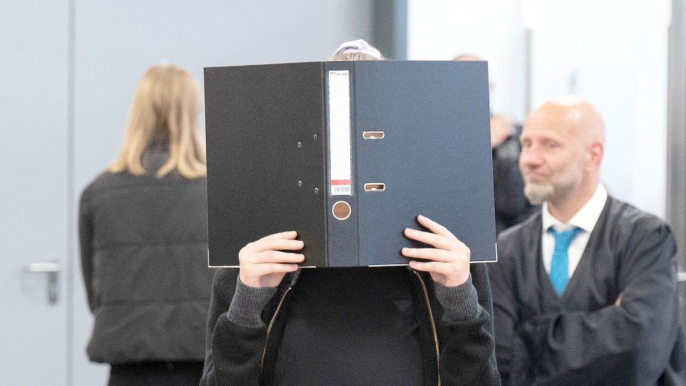 Lina E. wurde in Dresden zu einer mehrjährigen Haftstrafe verurteilt. (Archivbild) Foto: Sebastian Kahnert/dpa