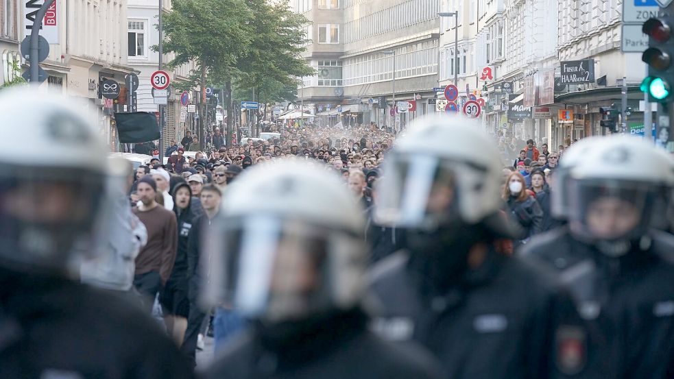 Das Urteil gegen Lina E. hatte in der linksradikalen Szene heftige Proteste ausgelöst. (Archivbild) Foto: Marcus Brandt/dpa