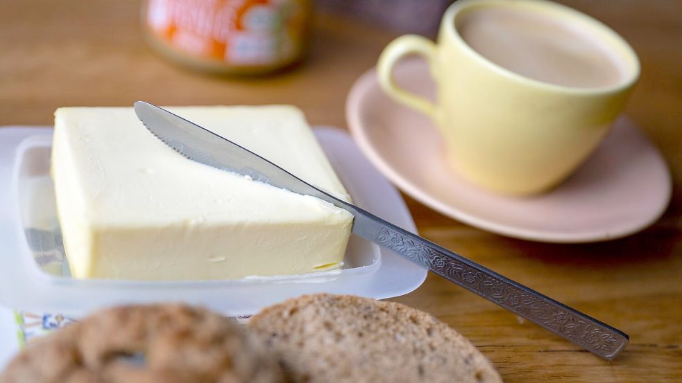 Erst im Oktober war ein Rekordpreis für Butter erreicht worden. Foto: Monika Skolimowska/dpa