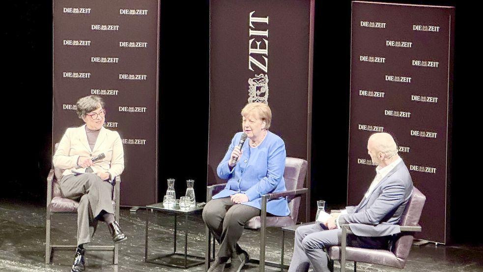 Angela Merkel auf der Bühne des Schauspielhauses. Foto: Markus Lorenz