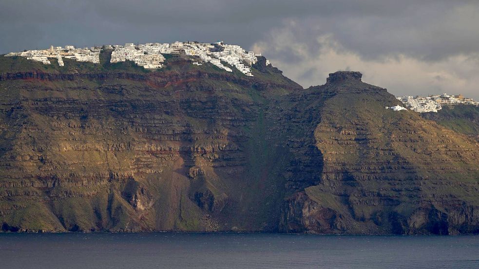 Auf Santorini gilt für mindestens die nächsten 30 Tage der Notstand Foto: Petros Giannakouris/AP/dpa