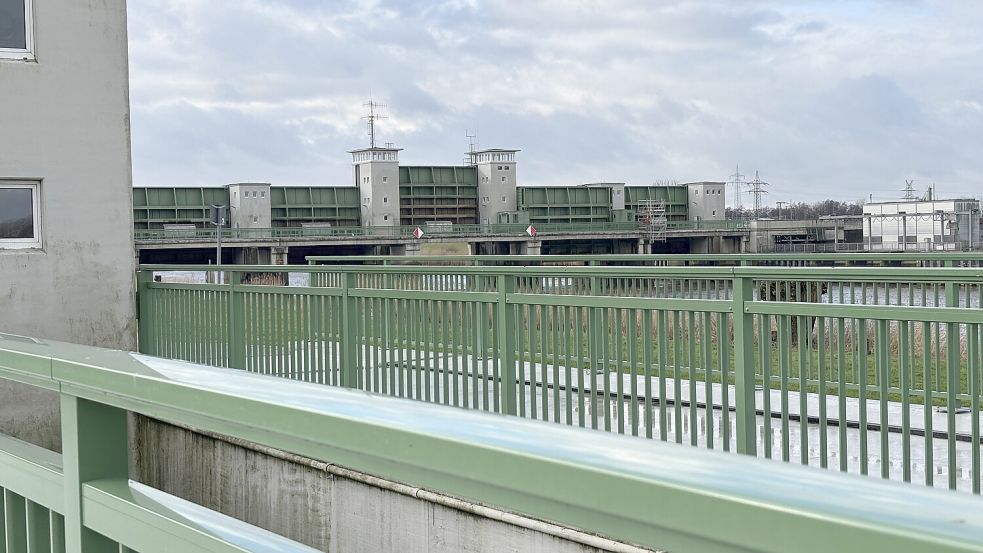 Das Bollwerk soll das Oberledingerland vor Hochwasser schützen. Fotos: Hellmers