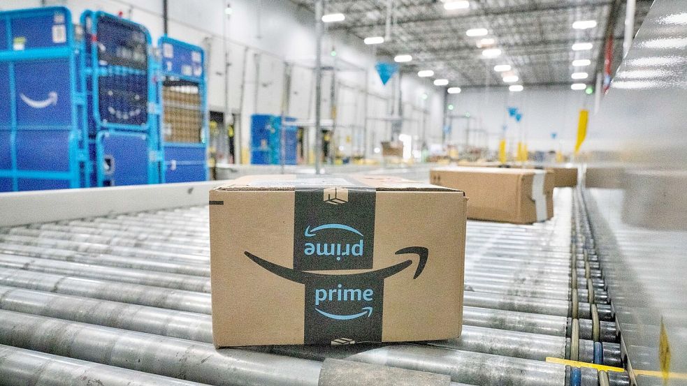 Amazon rechnet damit, dass der starke Dollar den Umsatz im laufenden Quartal drücken wird. (Archivbild) Foto: Richard Vogel/AP/dpa