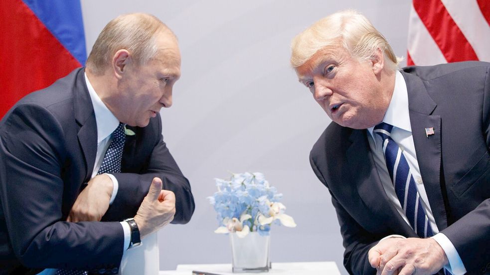 Kremlchef Wladimir Putin und US-Präsident Donald Trump wollen sich nach Angaben aus Moskau bald treffen, um über den Ukraine-Krieg und andere internationale Konflikte zu sprechen. (Archivbild) Foto: Evan Vucci/AP/dpa