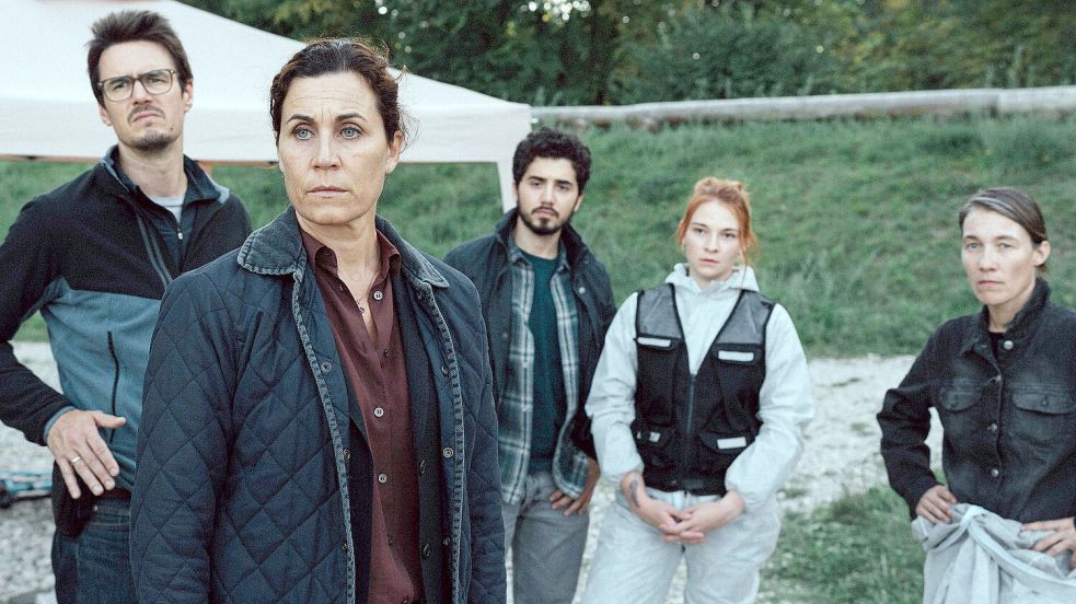 In der Miniserie „Spuren“ gehen (von links) Tilman Strauß, Nina Kunzendorf, Atrin Haghdoust, Aliki Hirsch und Katja Bürkle zwei Mordfällen auf der Spur. Foto: SWR/Luis Zeno Kuhn