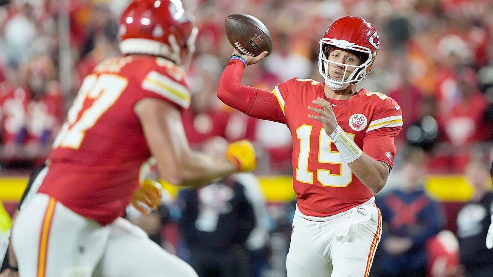 Patrick Mahomes und Travis Kelce haben bereits drei Super Bowls zusammen gewonnen. Foto: Charlie Riedel/AP/dpa