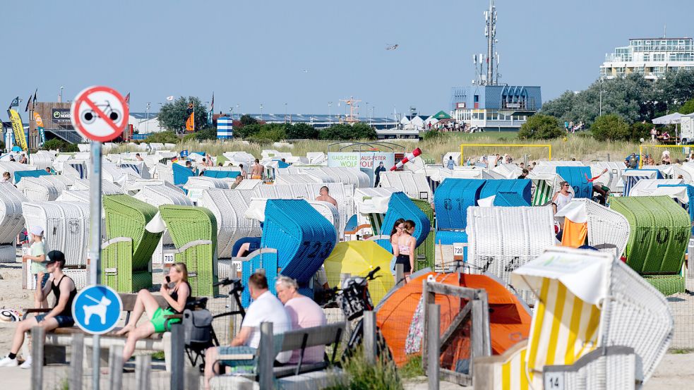 Standbein der ostfriesischen Wirtschaft: Auch der Tourismus – wie hier in Norddeich – muss sich weiterentwickeln. Foto: Dittrich/dpa/Archiv