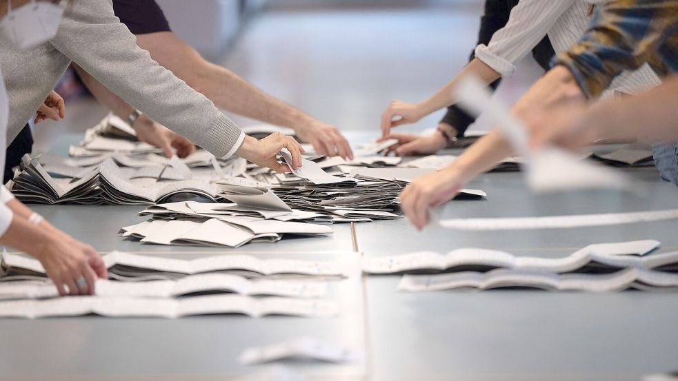 Bei der bevorstehenden Bundestagswahl wird es laut der Bundeswahlleiterin rund 90.000 Urnen- und Briefwahlbezirke geben. (Symbolfoto) Foto: Sebastian Gollnow/dpa