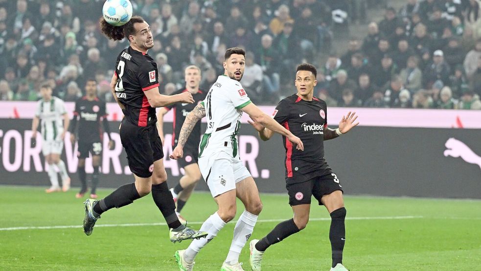 Tim Kleindienst erzielt die Gladbacher Führung gegen Frankfurt Foto: Federico Gambarini/dpa