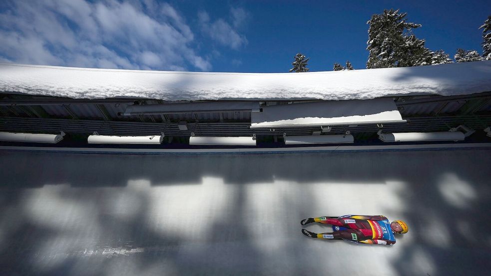 Rekordfahrt: Felix Loch auf dem Weg zu WM-Silber. Foto: DARRYL DYCK/The Canadian Press/AP/dpa