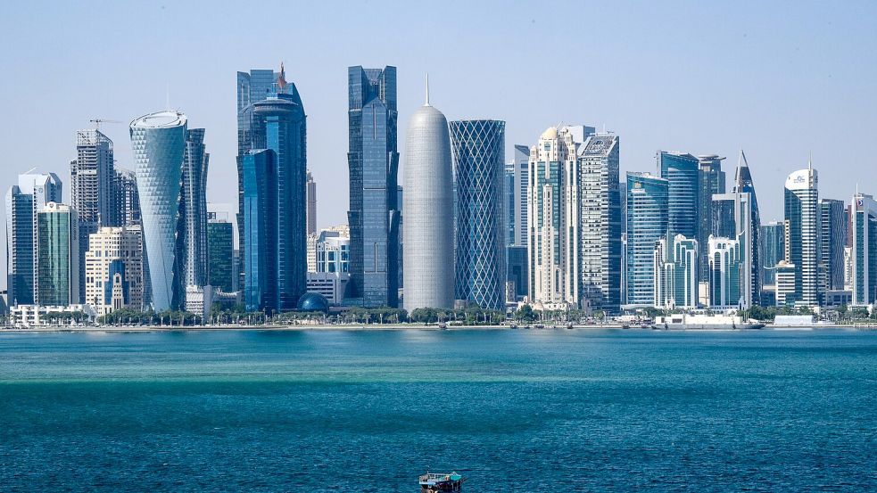 In der katarischen Hauptstadt Doha soll über die weitere Ausgestaltung der Waffenruhe verhandelt werden. (Archivbild) Foto: Bernd von Jutrczenka/dpa