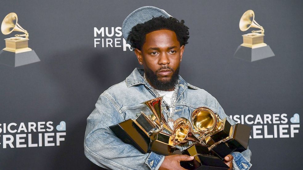 Zuletzt noch mit Grammys, bald auf der Stadionbühne: Kendrick Lamar. Foto: Richard Shotwell/Invision/AP/dpa