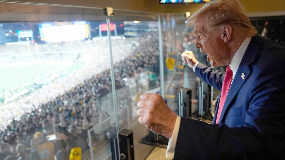 Trump will als erster amtierender Präsident einen Super Bowl vor Ort verfolgen. Foto: Evan Vucci/AP Pool/dpa