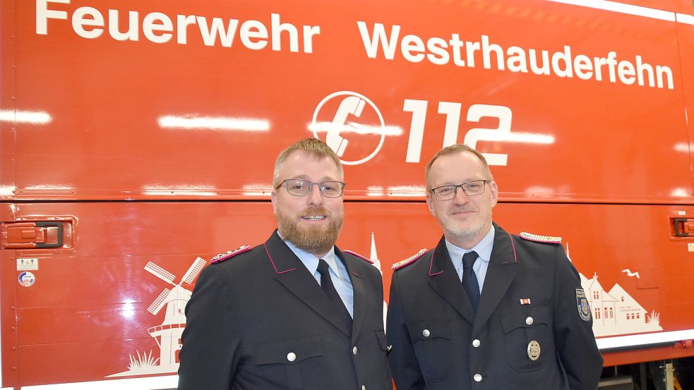 Die neue Führungsspitze der Schwerpunktfeuerwehr Westrhauderfehn mit Ortsbrandmeister Ludger Böning (rechts) und dem stellvertretenden Ortsbrandmeister Matthias Brunken. Foto: Ammermann