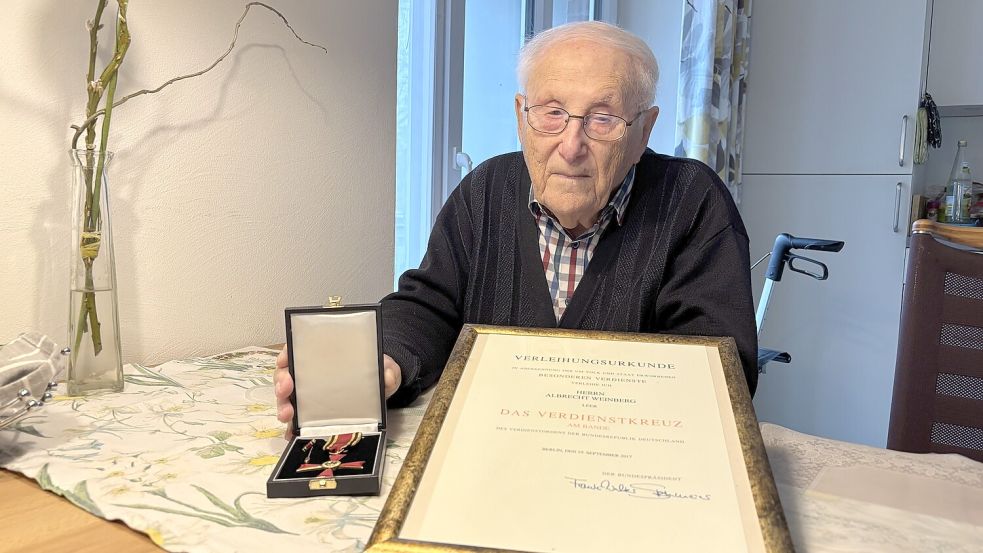 Albrecht Weinberg hatte das Verdienstkreuz am Bande im September 2017 erhalten. Foto: Bothe