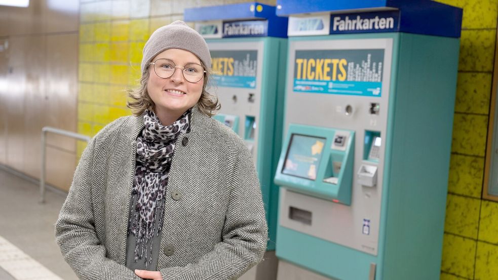 Julia Koenen hat ihr Auto abgeschafft - im Tausch gegen die Prämie der Stadt. Foto: Boris Roessler/dpa