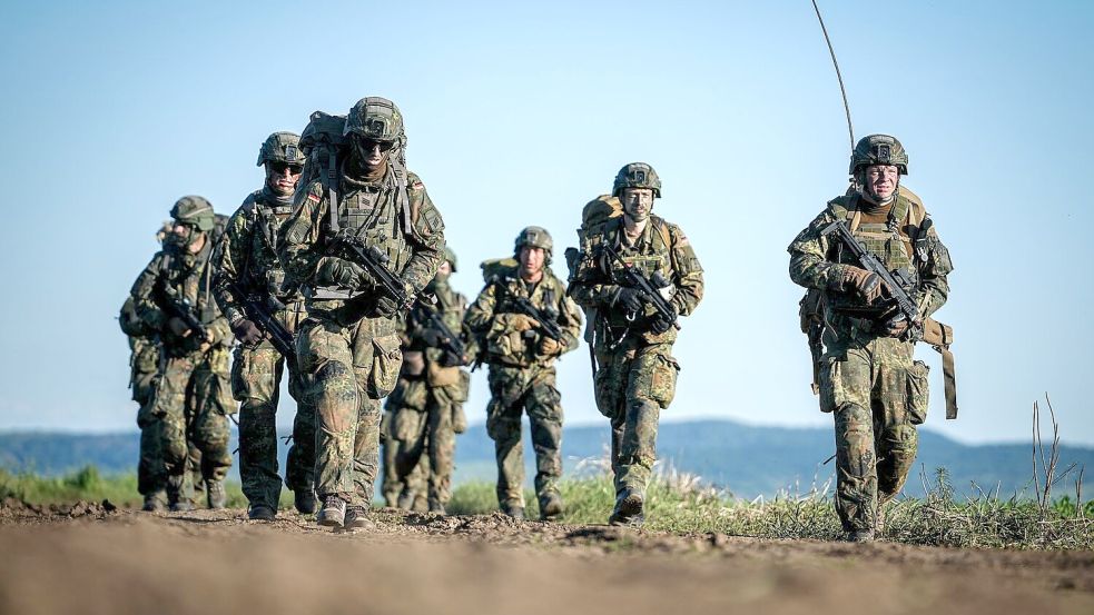 Deutschland soll seine militärischen Fähigkeiten in den kommenden Jahren nach dem jüngsten Stand der Aufrüstungspläne der Nato deutlich ausbauen. (Archivbild) Foto: Kay Nietfeld/dpa