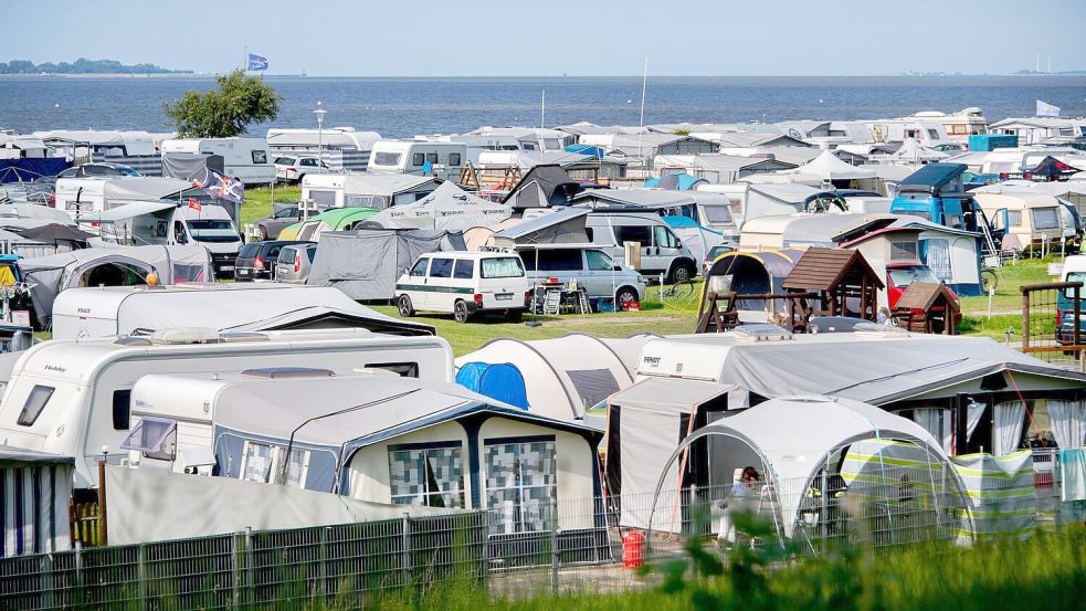 Campingplätze haben 20 Prozent mehr Gäste als vor Corona. (Archivbild) Foto: Hauke-Christian Dittrich/dpa