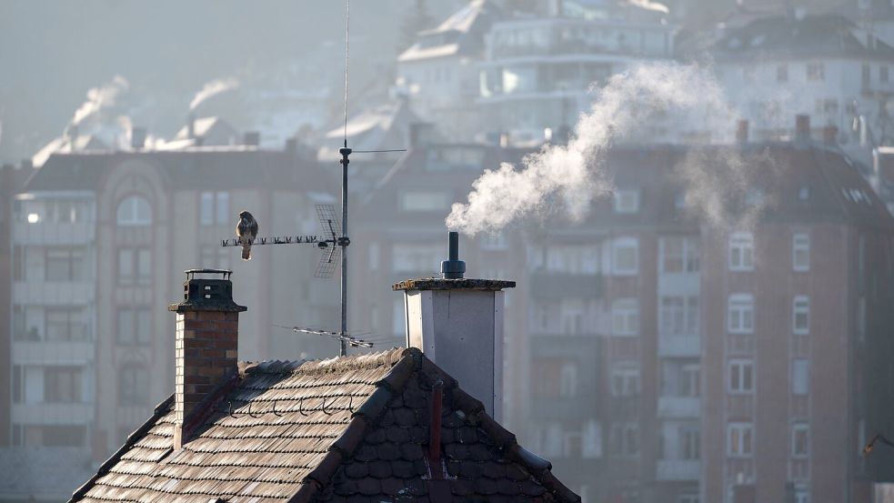 Heizen ist eine weitere Quelle für Feinstaub (Archivbild). Foto: Marijan Murat/dpa