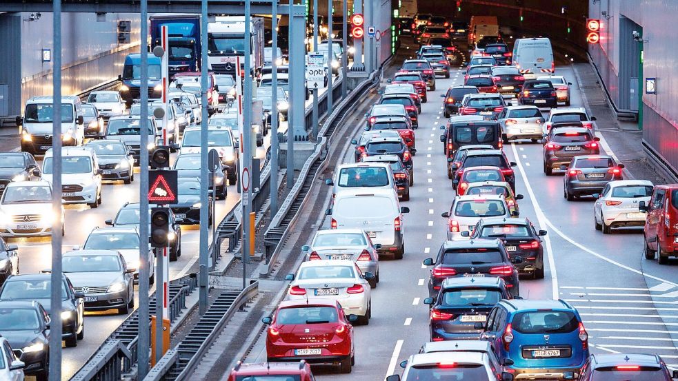 Straßenverkehr ist eine Hauptquelle von Feinstaub. Foto: Matthias Balk/dpa