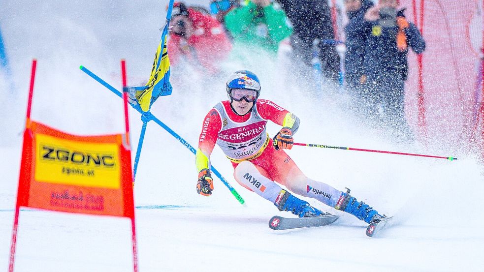 Der Schweizer Topstar Marco Odermatt fuhr im WM-Riesenslalom nur auf Rang vier. Foto: Jens Büttner/dpa