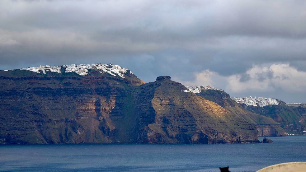 „Harmonisches Dauerbeben“ nahe Santorini festgestellt Foto: Petros Giannakouris/AP/dpa