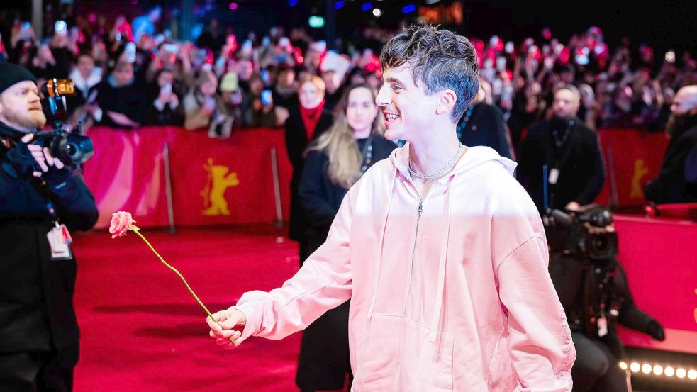 Chalamet kam am Valentinstag - und bekam ein passendes Geschenk. Foto: Christoph Soeder/dpa