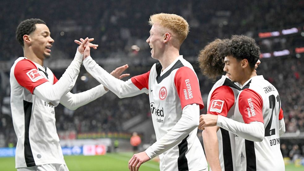 Eintracht Frankfurt hat das Heimspiel gegen Holstein Kiel gewonnen. Foto: Arne Dedert/dpa