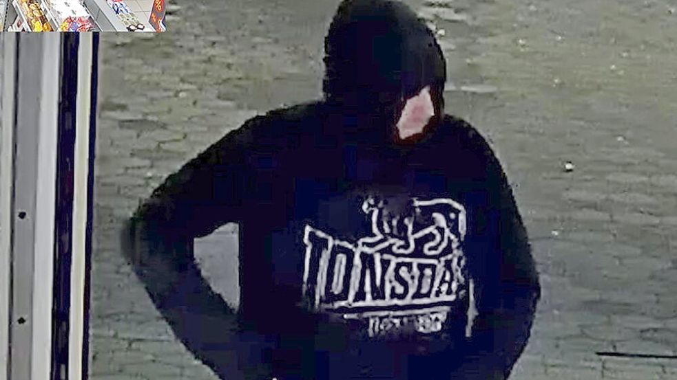 Der Täter am Dienstagabend war dunkel gekleidet und trug einen „Lonsdale“-Pullover. Foto: Polizei