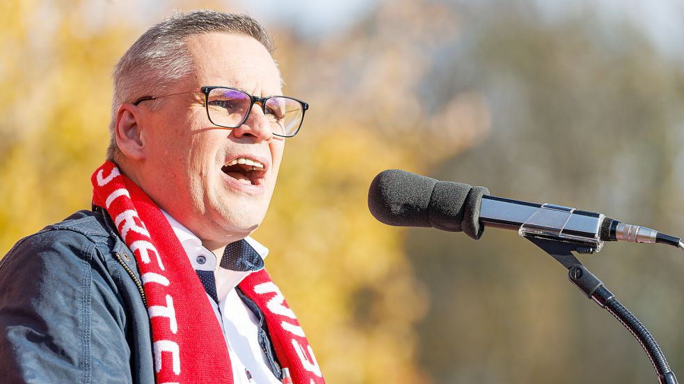 Hält Tarifabschluss bei VW trotz Stellenabbaus für „tragbar“: Thorsten Gröger, Bezirksleiter der IG Metall für Niedersachsen und Sachsen-Anhalt. Foto: DPA/Michael Matthey