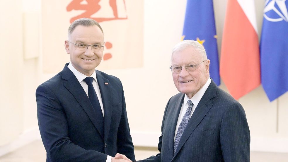 Polens Präsident Andrzej Duda mit dem US-Sondergesandten für die Ukraine Keith Kellogg. Foto: Czarek Sokolowski/AP/dpa