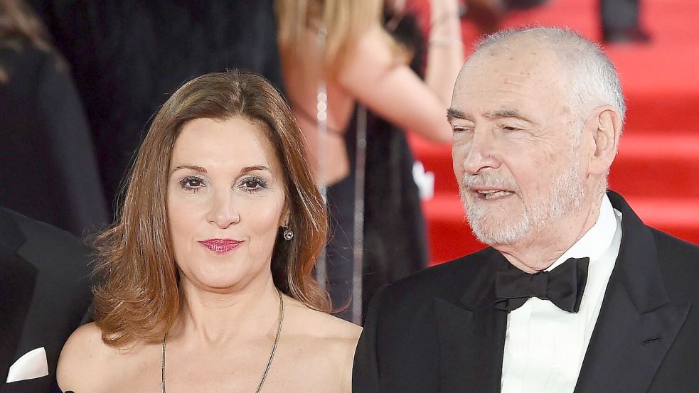 Familienbetrieb: Die Produzenten Barbara Broccoli und Michael G. Wilson besitzen die Rechte an den James-Bond-Filmen. (Archivbild) Foto: Andy Rain/EPA/dpa