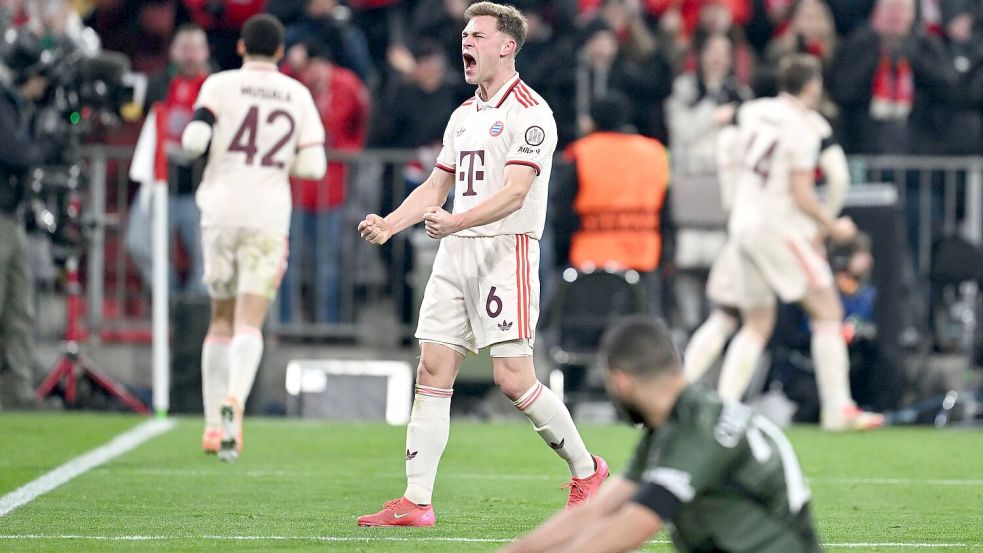 Der Moment der Befreiung und Erlösung: Joshua Kimmich (M) beim Jubel nach dem ganz späten Ausgleichstor des FC Bayern. Foto: Sven Hoppe/dpa