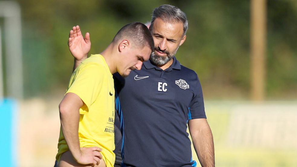 Trainer Erhan Colak muss wieder einige Spieler integrieren. Nicht so Roman Antonenko (links), der beim Sieg gegen Friesoythe einen Treffer erzielte. Archivfoto: Doden/Emden