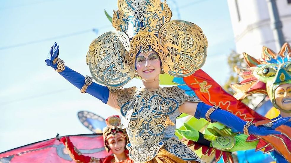 Bremen feiert am Samstag Samba-Karneval. Einige Busse und Straßenbahnen fahren daher vorübergehend nicht wie gewohnt. Foto: Stelzen-Art