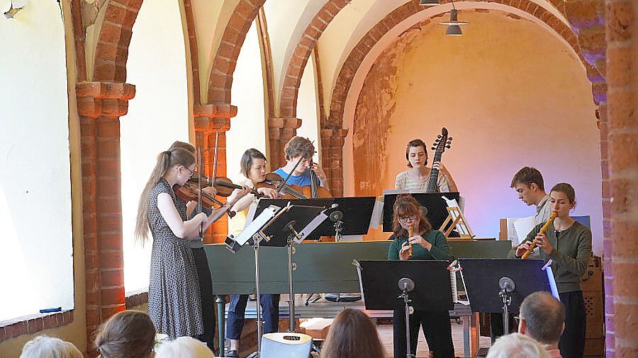 Das Ensemble Jeune Esprit bei einem Auftritt in der Klosterkirche Lehnin im Sommer 2024. Foto: privat