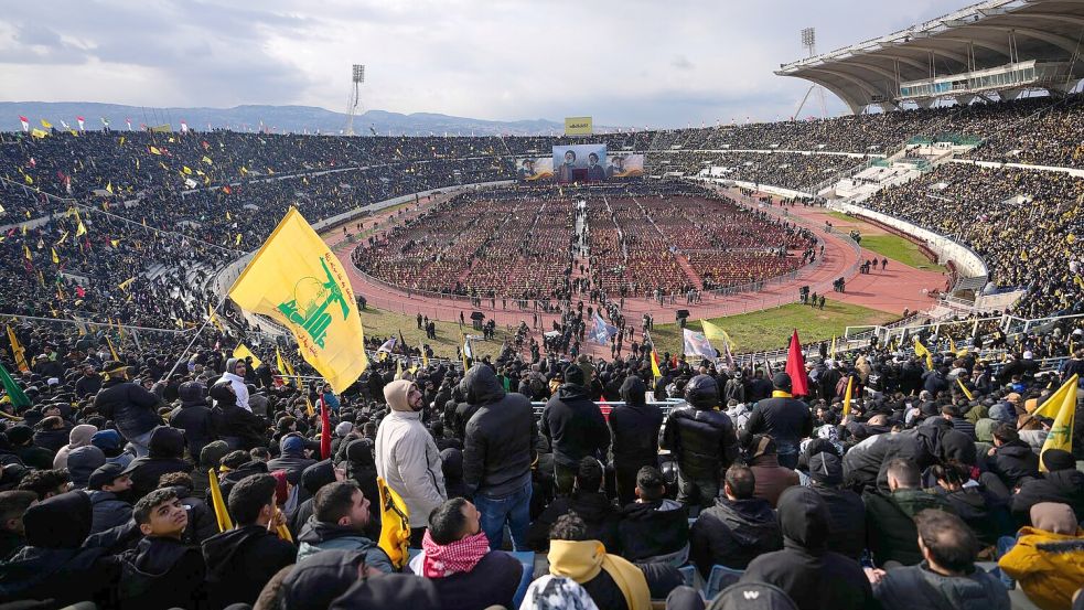 Die Hisbollah feiert ihren getöteten Anführer Nasrallah bei einer aufwendigen Zeremonie. Foto: Hassan Ammar/AP/dpa