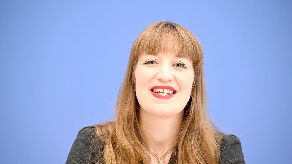 Bei der Linkspartei ist die Stimmung gut. Heidi Reichinnek, Spitzenkandidatin und Co-Vorsitzende der Bundestagsgruppe, hat mit ihren Videos in sozialen Medien im Wahlkampf viele junge Wählerinnen und Wähler angesprochen. Foto: Sören Stache/dpa