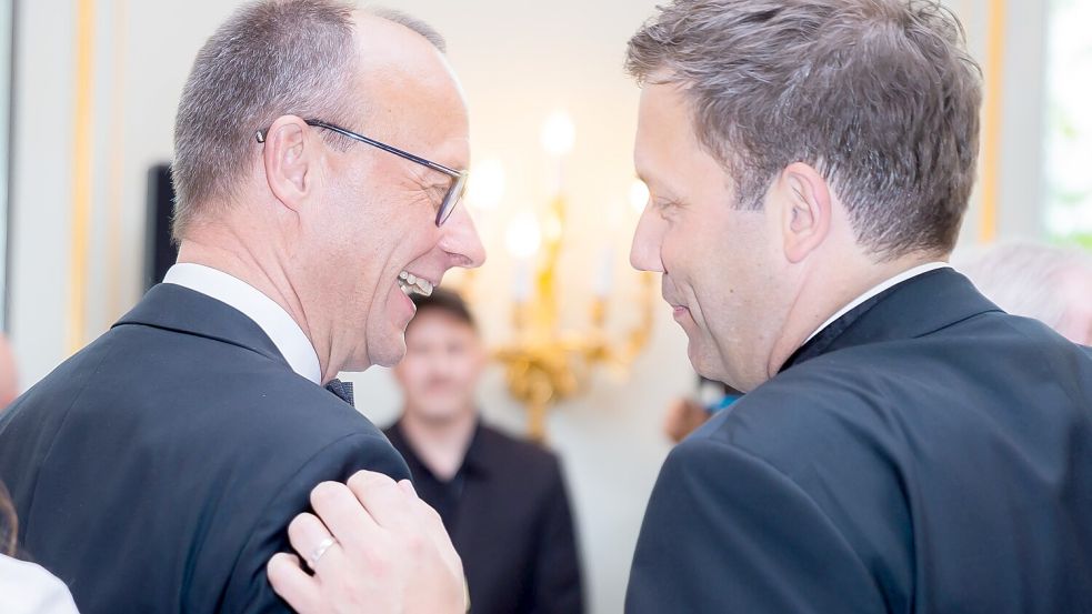 Unionschef und Wahlsieger Friedrich Merz (links) und SPD-Chef Lars Klingbeil werden die Verhandlungen über eine Groko führen. Foto: Soeder/dpa-Pool/d