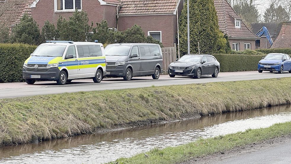 An der 1. Südwieke in Rhauderfehn hat es am Dienstag eine Durchsuchung gegeben. Foto: privat