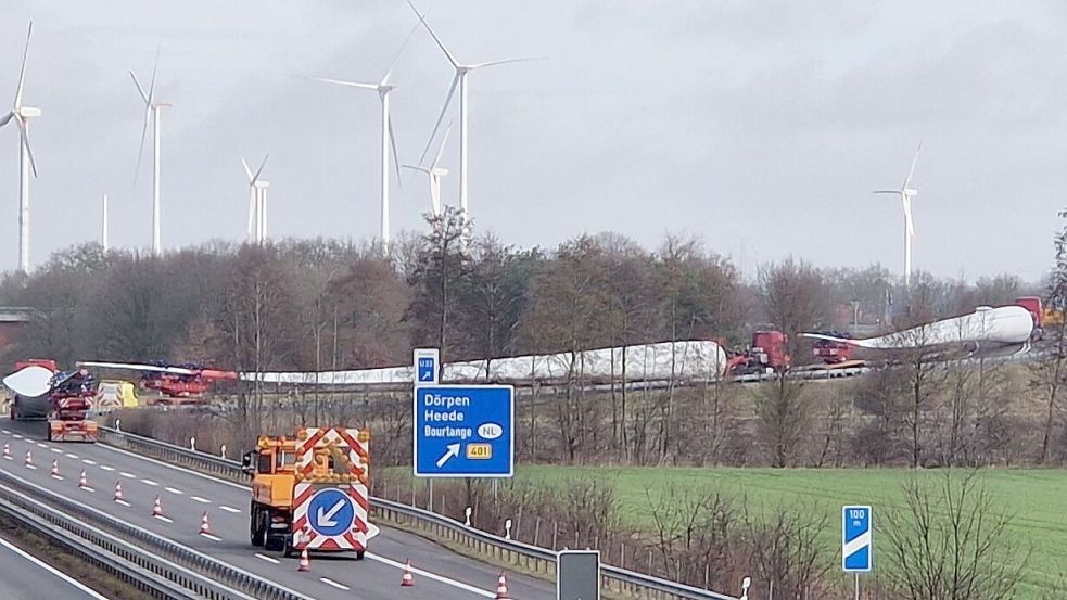 Die Anschlussstelle der Autobahn A31 bei Dörpen war mehr als 24 Stunden gesperrt. Ein Schwertransport blockierte die Abfahrt der Fahrtrichtung Papenburg.Foto: Marie Claire Hitchcock