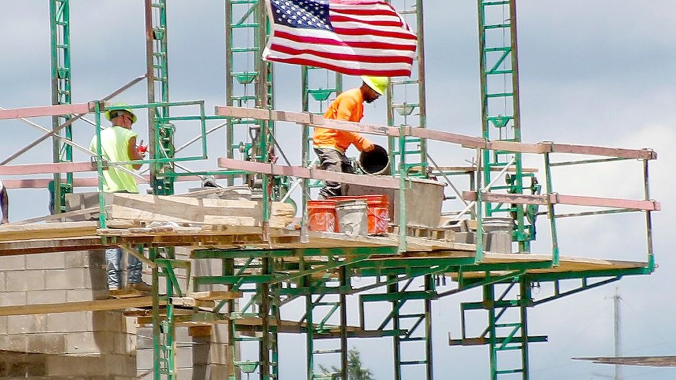 Die US-Wirtschaft hat deutlich an Fahrt verloren. (Archivbild) Foto: Keith Srakocic/AP/dpa