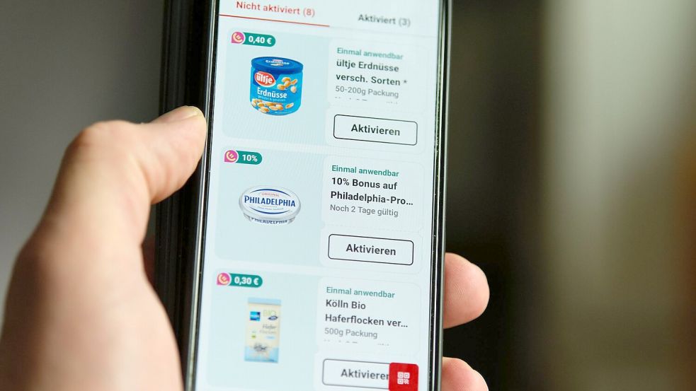 Viele Handelsketten ködern die Kunden in ihren Apps mit zusätzlichen Rabatten. Foto: Georg Hilgemann/dpa