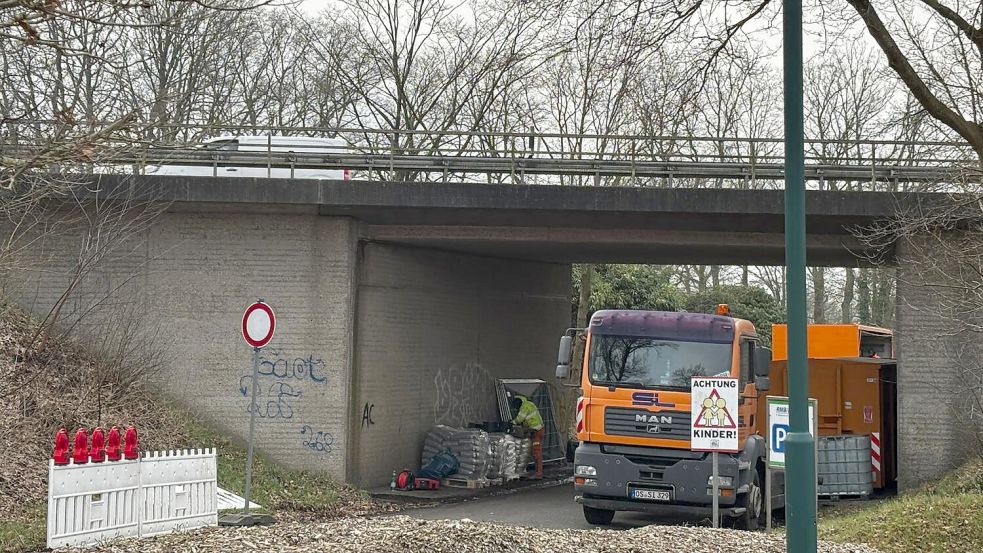 Über dem Fordeweg in Ramsloh kam es auf der Bundesstraße 72 am Mittag zu einem Unfall. Foto: Giehl