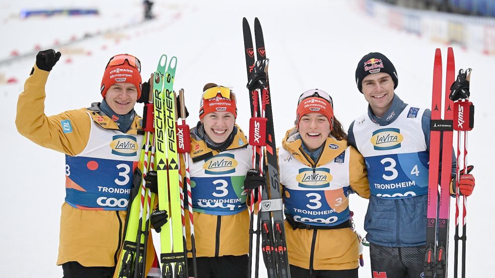 Silber-Quartett mit (v.l.): Schmid, Nowak, Armbruster, Geiger. Foto: Hendrik Schmidt/dpa