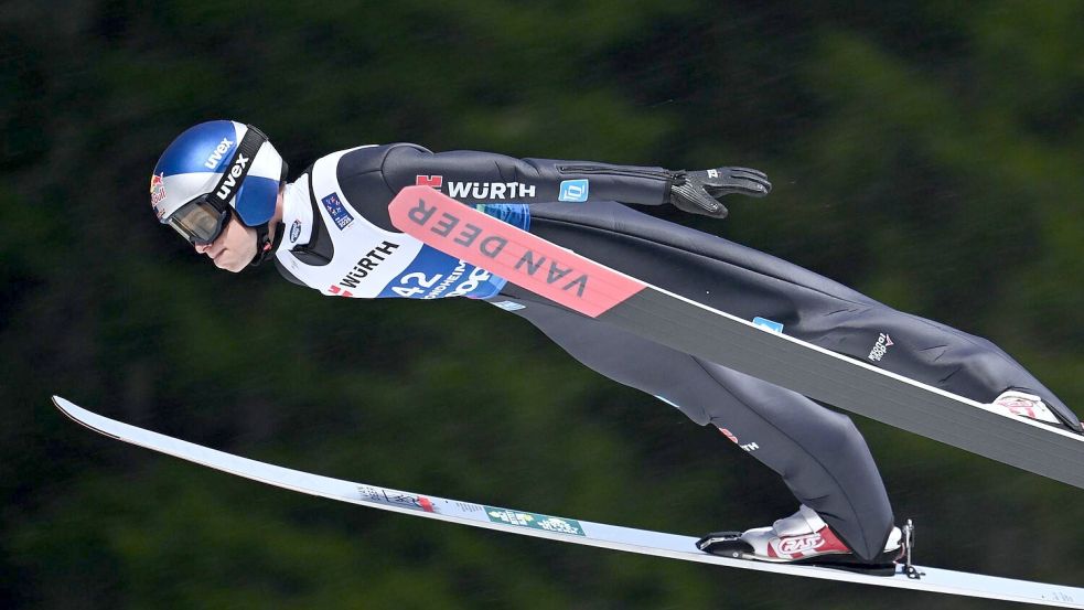 Skispringer Wellinger kommt wieder ins Fliegen. Foto: Hendrik Schmidt/dpa