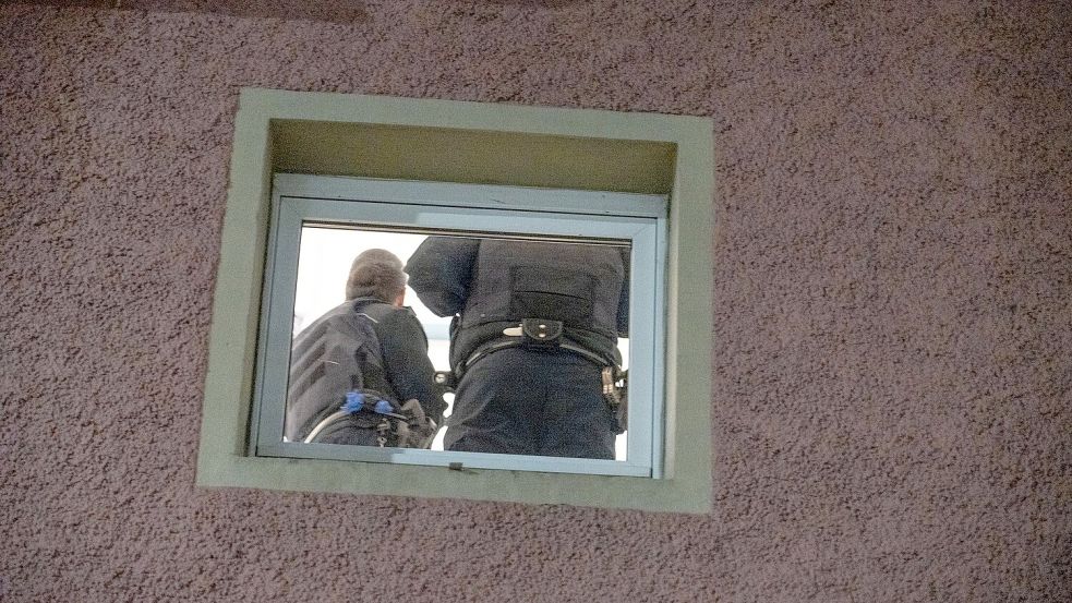 Die Ermittler haben die Wohnung des Tatverdächtigen von Mannheim durchsucht. Foto: Ferdinand Merzbach/NEWS5/dpa