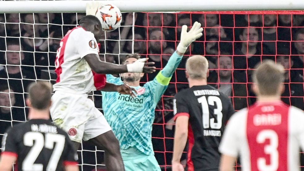 Brian Brobbey brachte Ajax Amsterdam früh in Führung. Foto: Arne Dedert/dpa